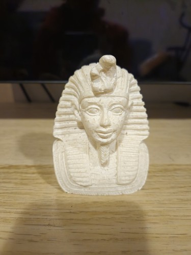 Tutankhamun statue made the - made, of